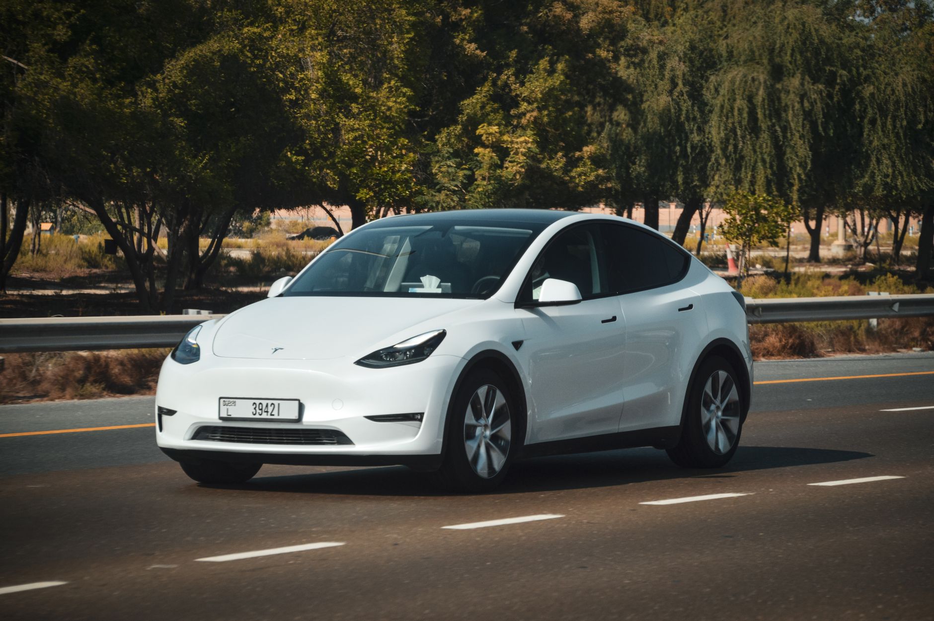 Tesla Model Y — Egylépéses korrekció + 5 év bevonat